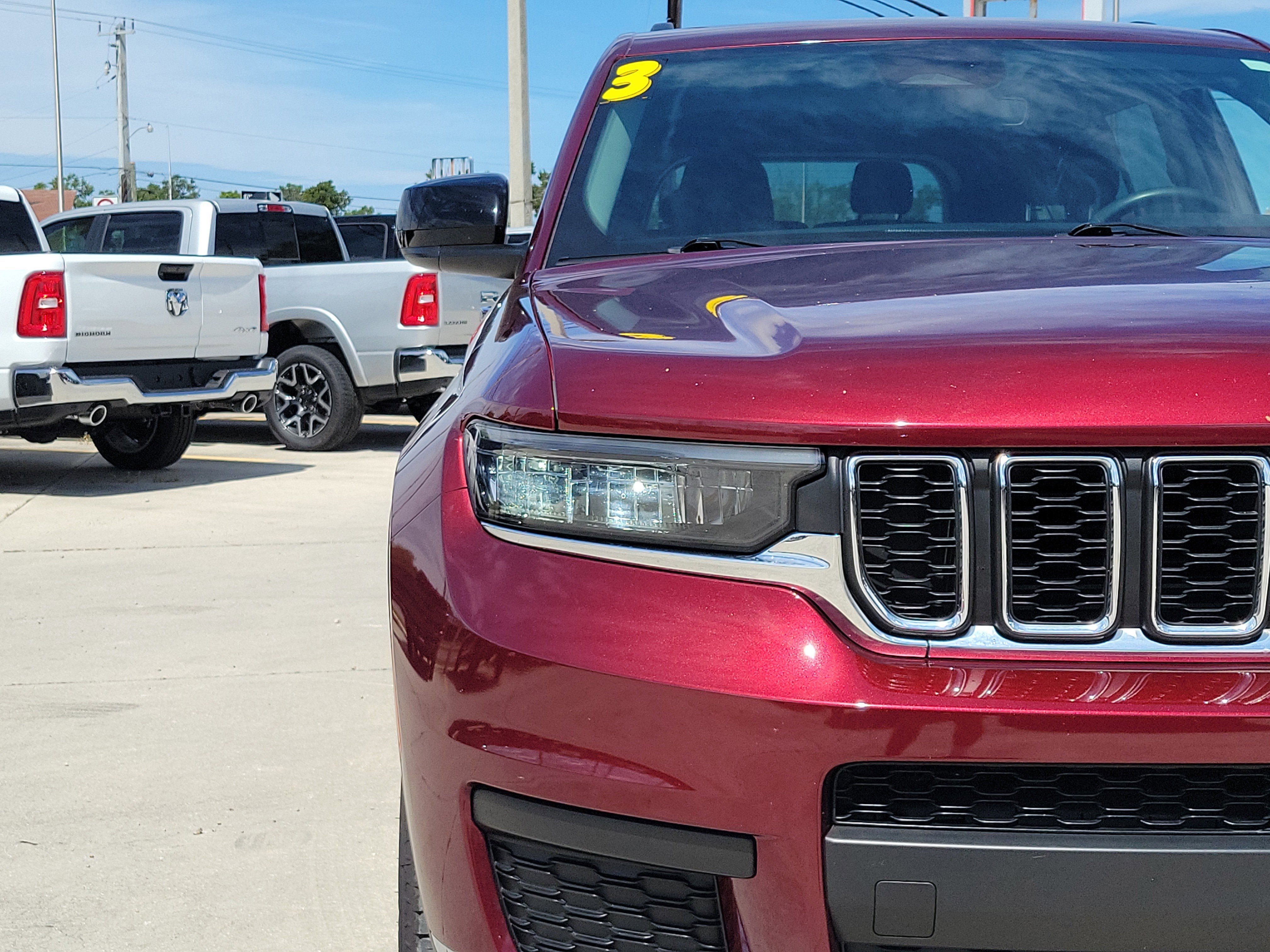 Used 2023 Jeep Grand Cherokee L Laredo RWD image 7