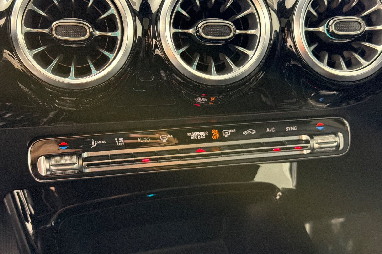 Used 2023 Mercedes-Benz CLA 250 w/ Premium Package image 18
