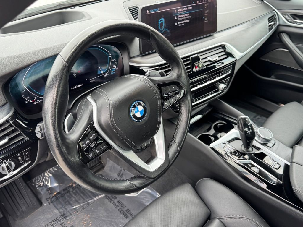 Certified 2023 BMW 530e xDrive w/ Premium Package AWD/4WD image 17