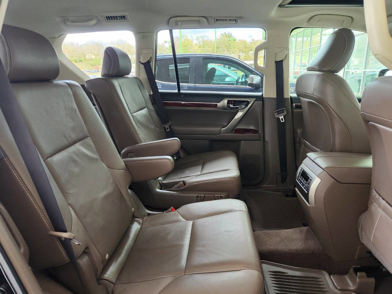 Used 2017 Lexus GX 460 Base AWD 4dr SUV image 19