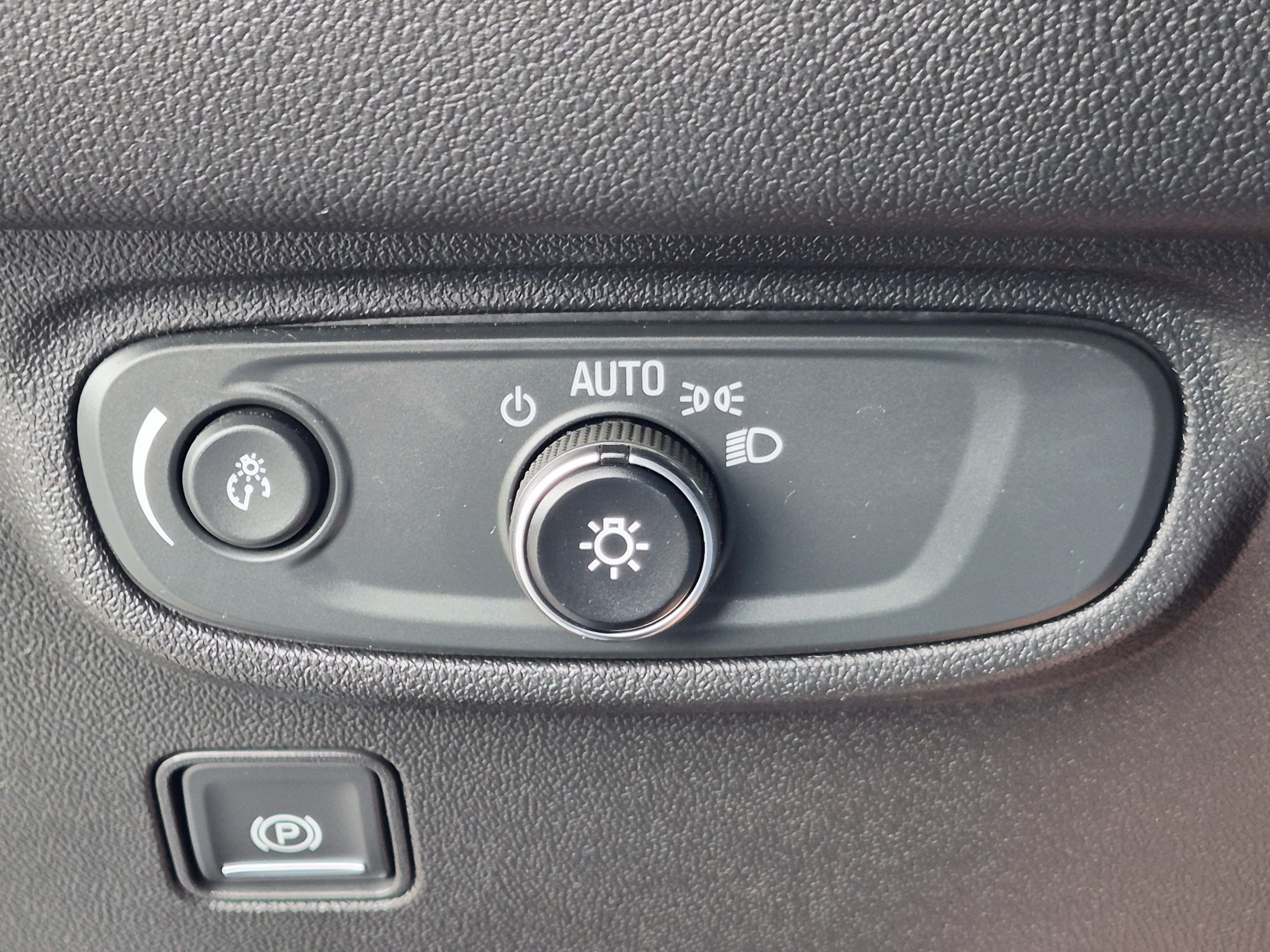 Used 2020 GMC Terrain SLE w/ Elevation Edition AWD/4WD image 35