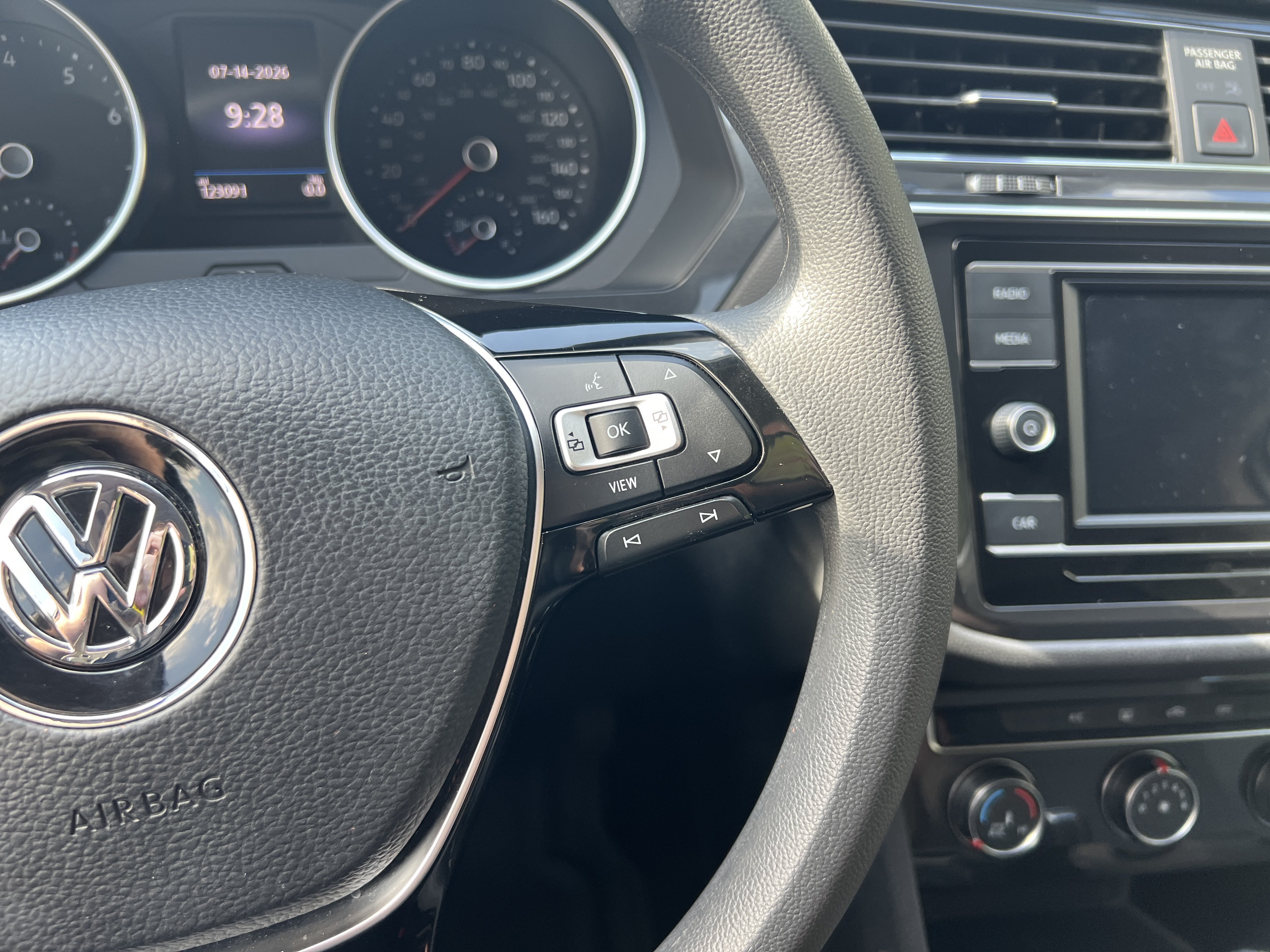 Used 2019 Volkswagen Tiguan S FWD image 17