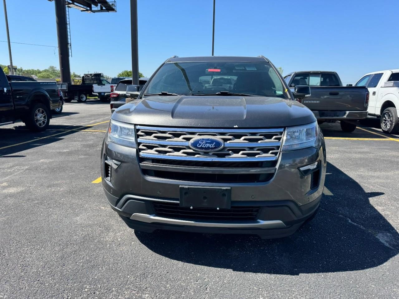 Used 2018 Ford Explorer XLT w/ Equipment Group 202A FWD image 4