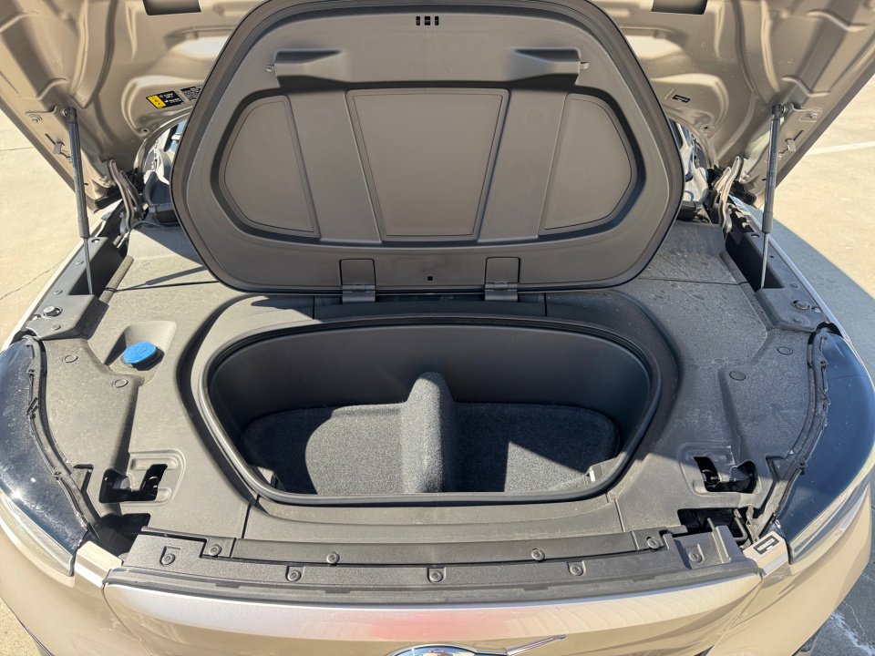 New 2024 Volvo XC40 Recharge Core w/ Protection Package Premier image 16