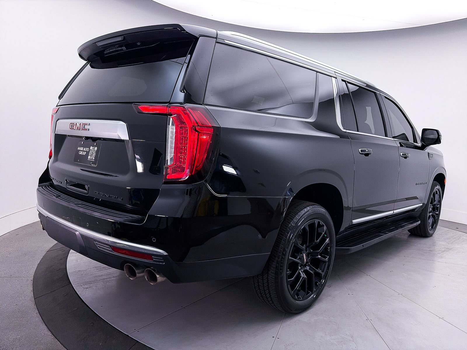 Used 2023 GMC Yukon XL Denali AWD/4WD image 17