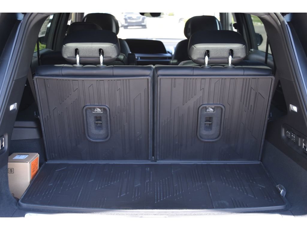 New 2026 Cadillac Vistiq Sport w/ LPO, Floor Liner Package image 25