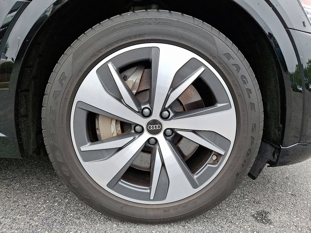Used 2024 Audi Q8 e-tron Premium AWD/4WD image 8
