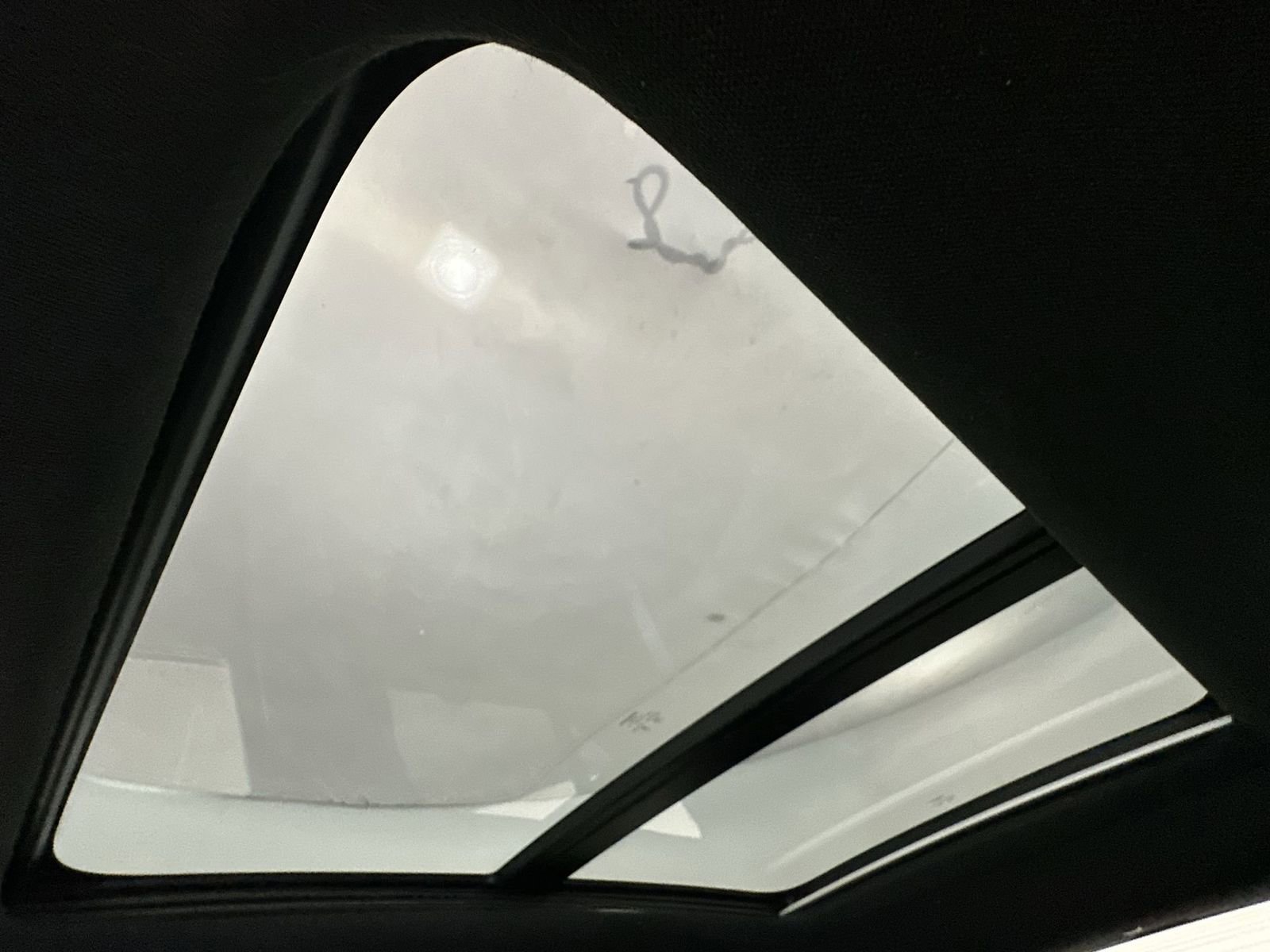 Used 2024 Volvo XC40 B5 Plus image 22