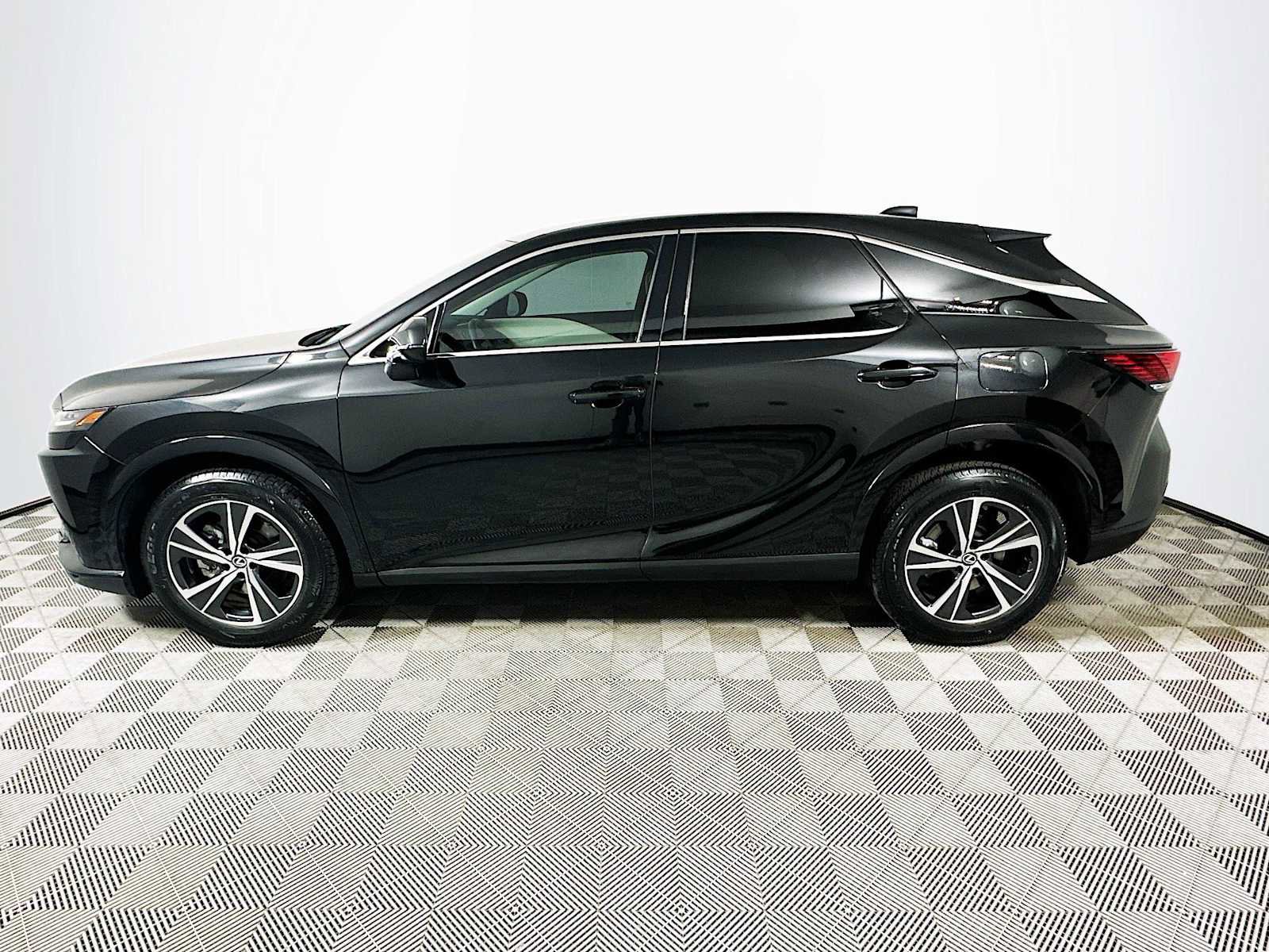 Used 2023 Lexus RX 350 FWD w/ Accessory Package (Z1) image 4