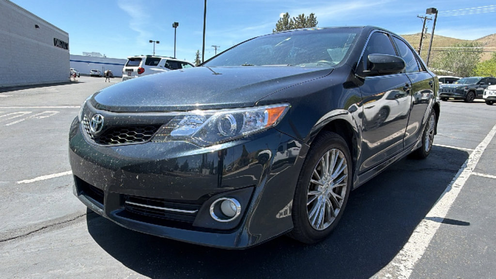 Used 2014 Toyota Camry SE FWD image 4