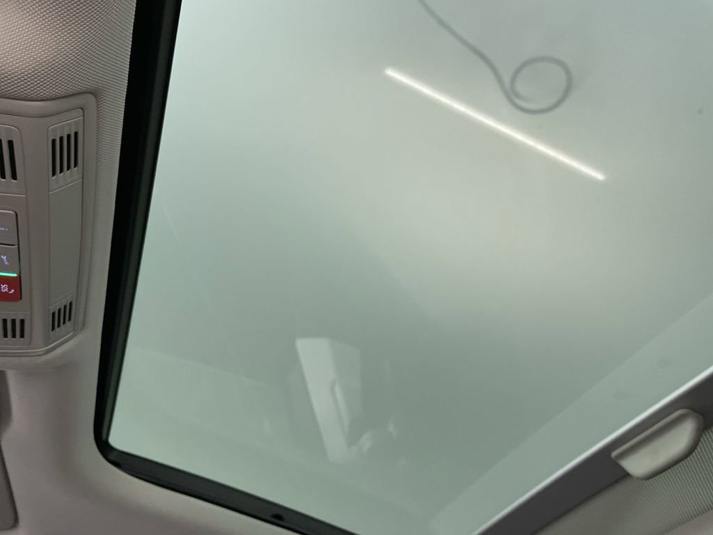 Used 2024 Volkswagen Jetta SE w/ Panoramic Sunroof Package FWD image 18