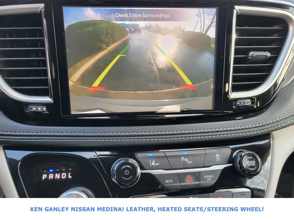 Used 2023 Chrysler Pacifica Touring-L image 28