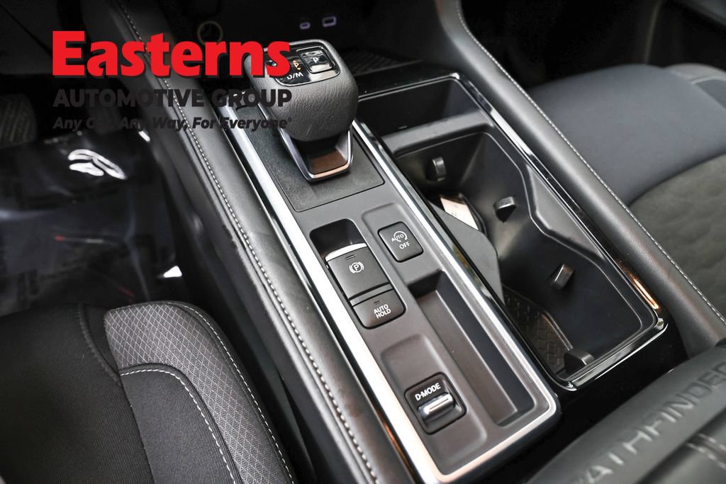 Used 2025 Nissan Pathfinder SV FWD image 13