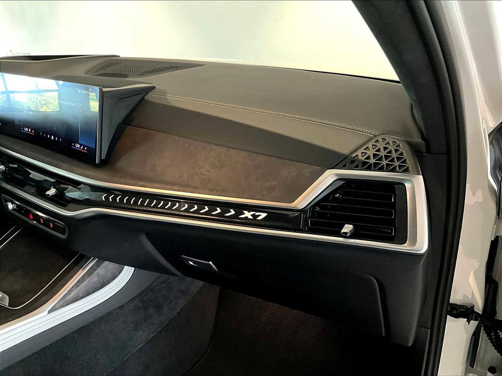 Used 2025 BMW X7 xDrive40i w/ M Sport Package image 23
