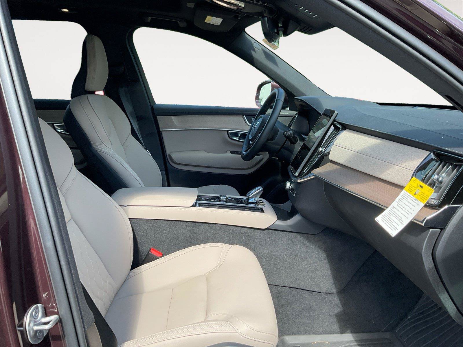 New 2026 Volvo XC90 B5 Plus w/ Protection Package Premier AWD/4WD image 15