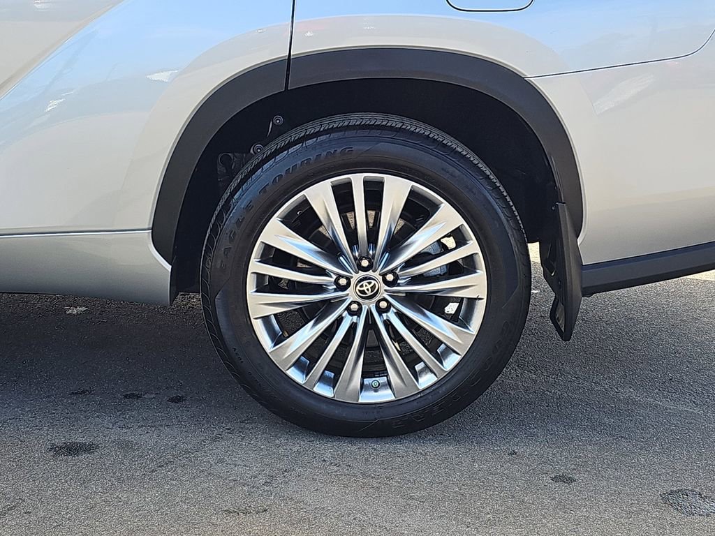 Used 2024 Toyota Highlander Platinum image 38