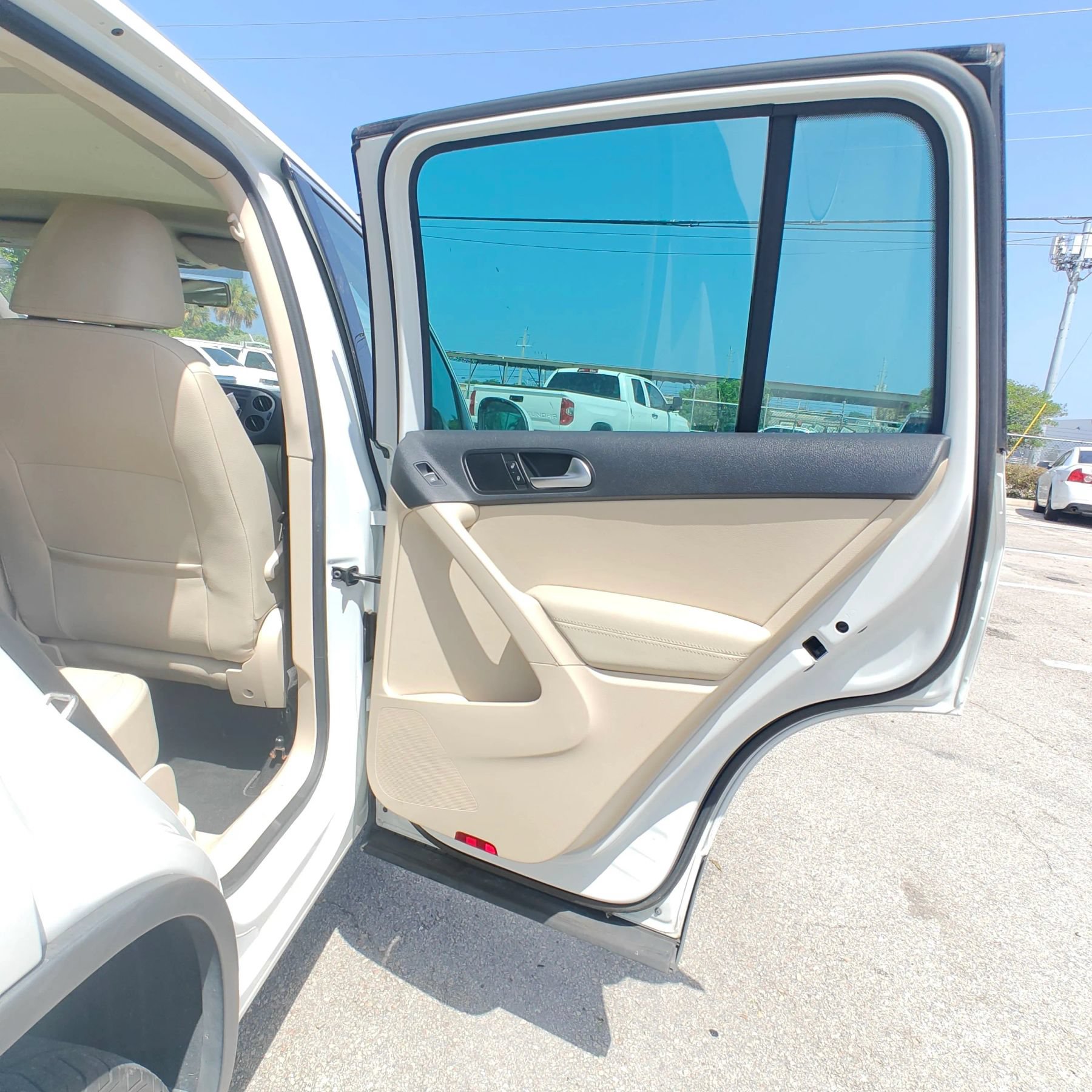 Used 2015 Volkswagen Tiguan SE FWD image 16