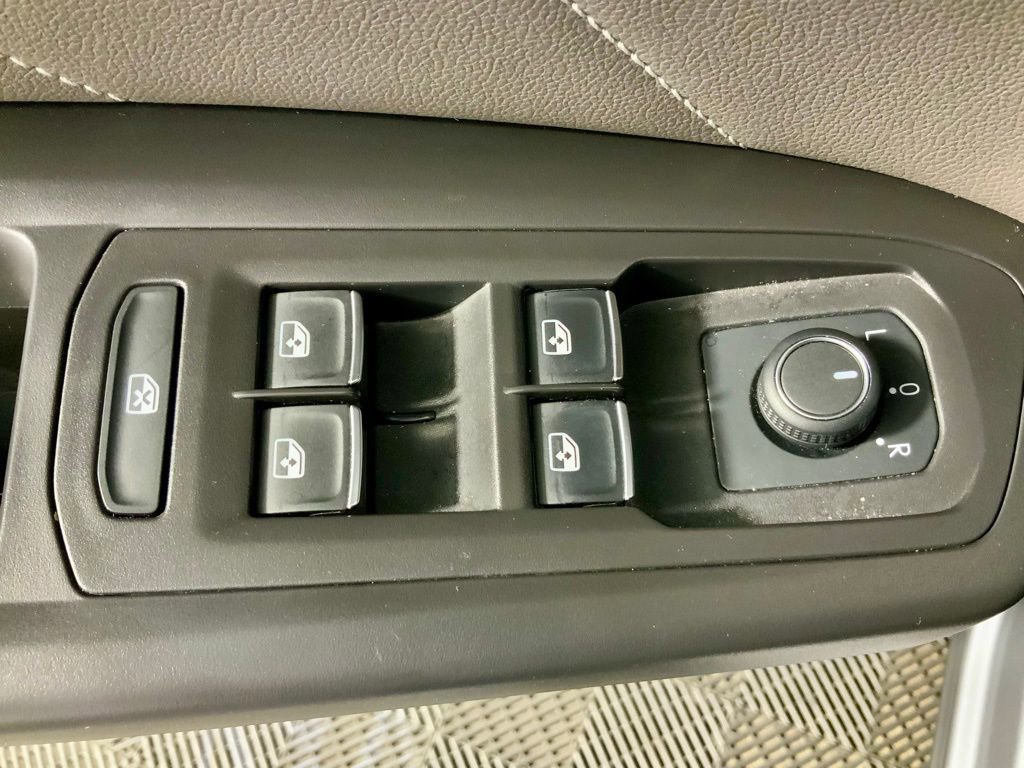 Used 2023 Volkswagen Atlas Cross Sport SEL R-Line image 23