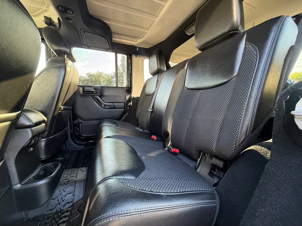 Used 2016 Jeep Wrangler Unlimited Sahara AWD/4WD image 33