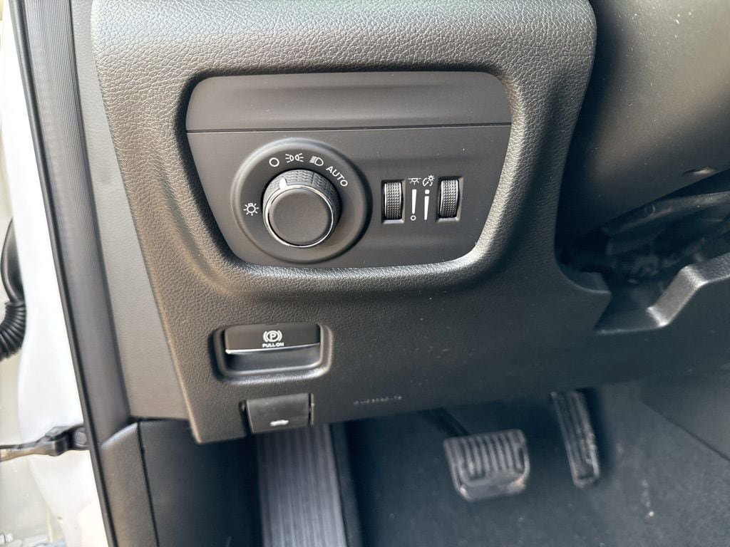 New 2026 Jeep Grand Cherokee Laredo image 17