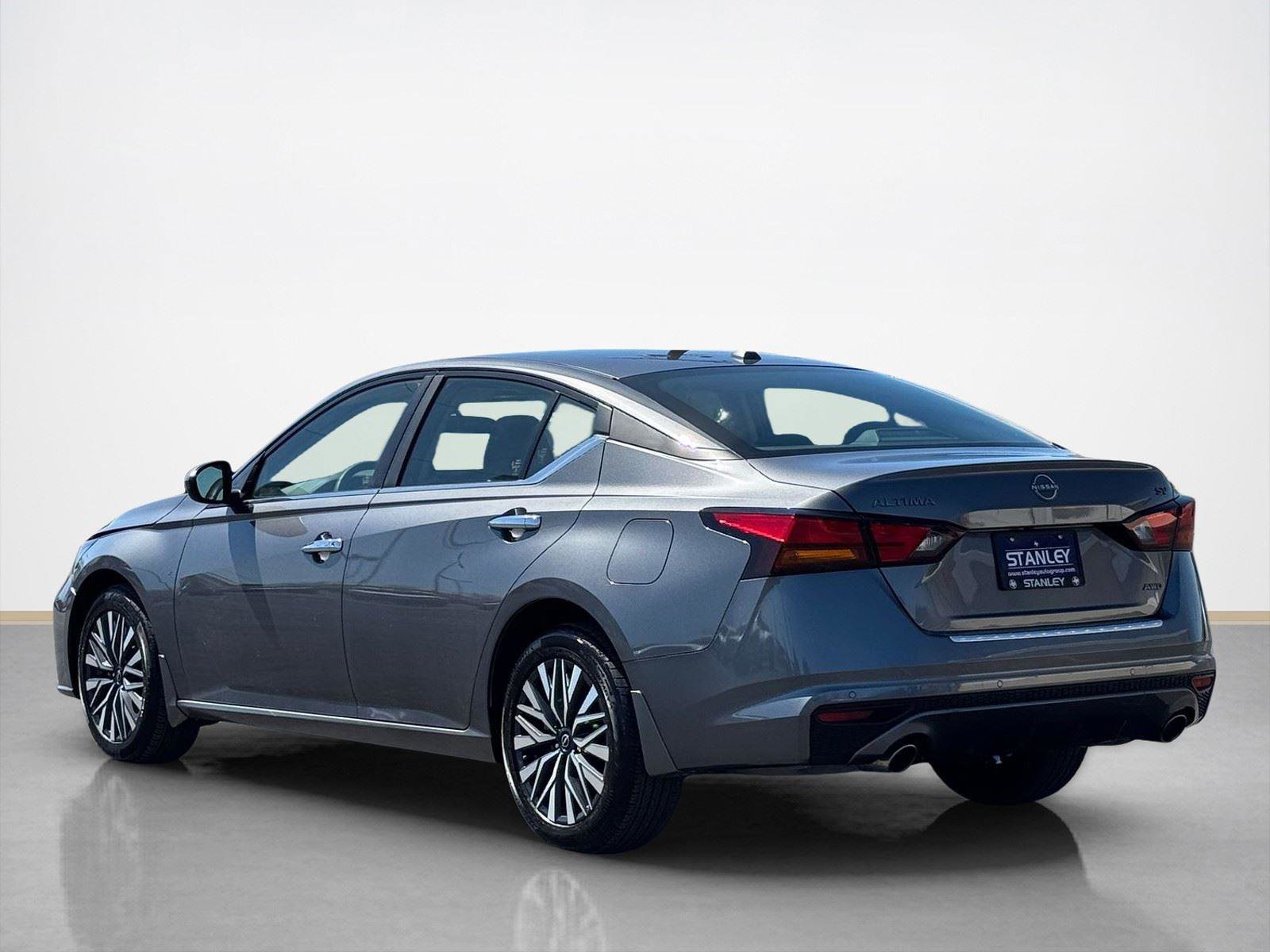 Used 2023 Nissan Altima 2.5 SV w/ SV Premium Package image 5