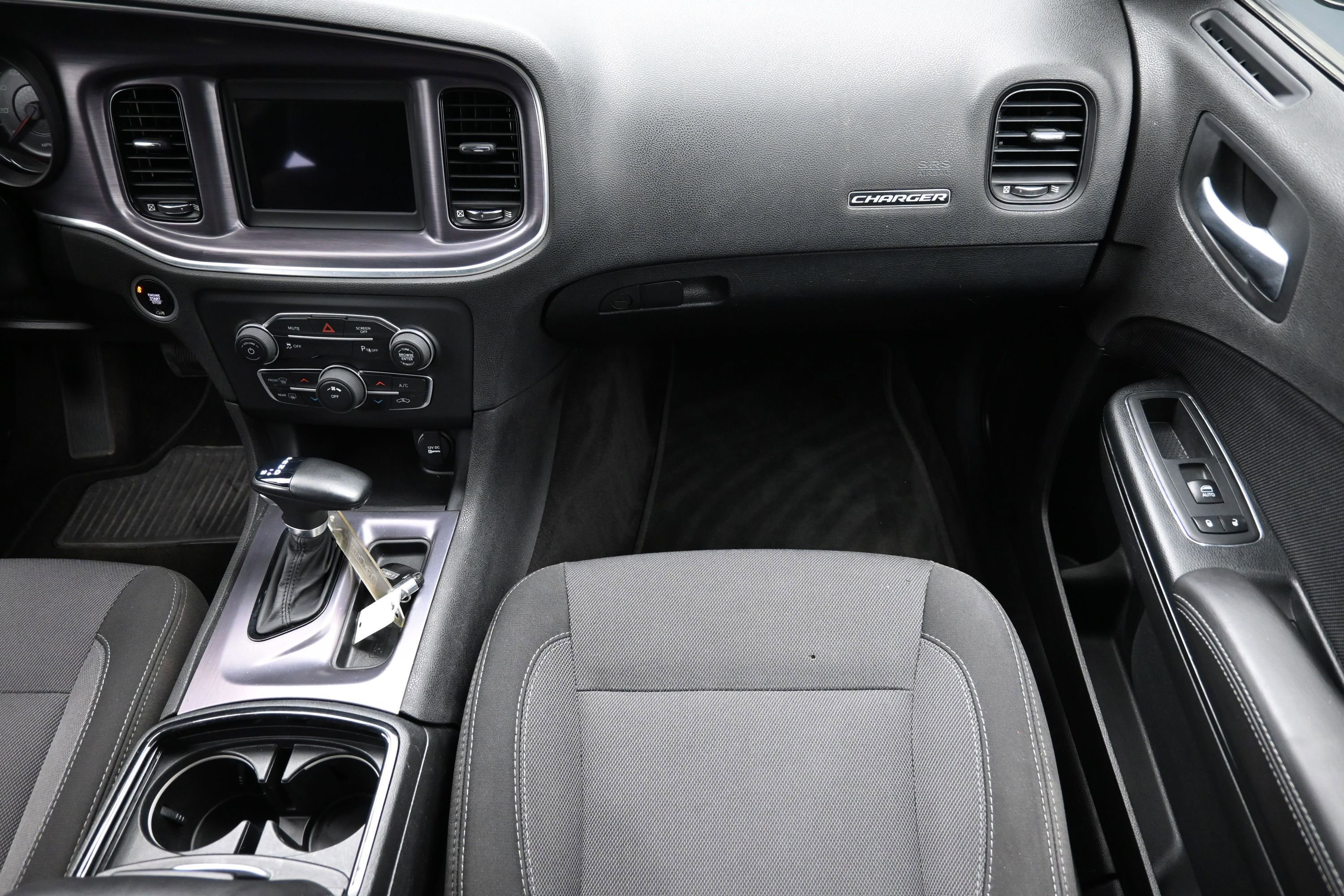 Used 2018 Dodge Charger SXT w/ Blacktop Package RWD image 38