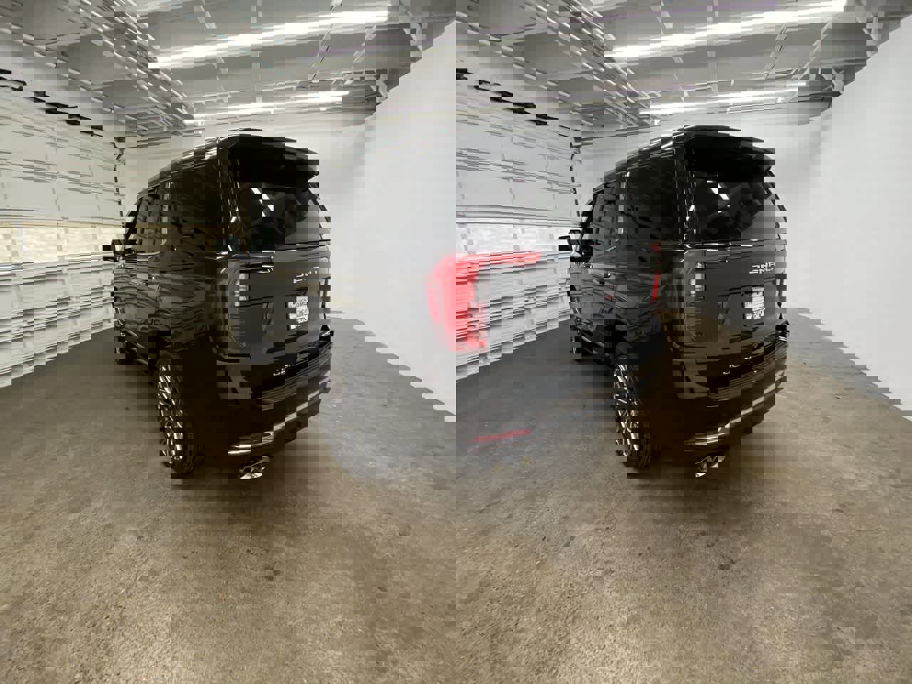 Used 2025 GMC Yukon Denali Ultimate w/ LPO, Floor Liner Package image 4