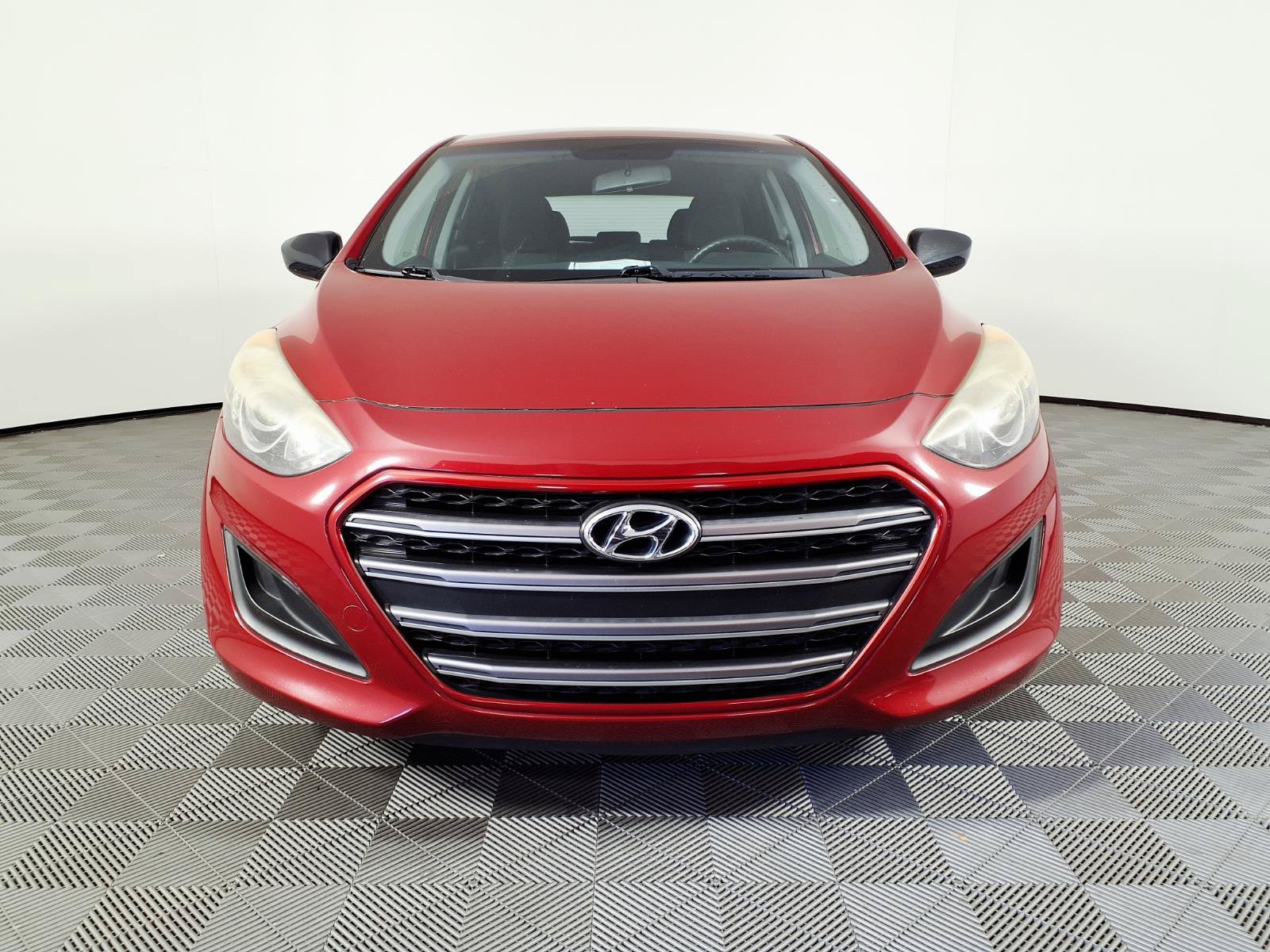 Used 2016 Hyundai Elantra GT FWD image 2