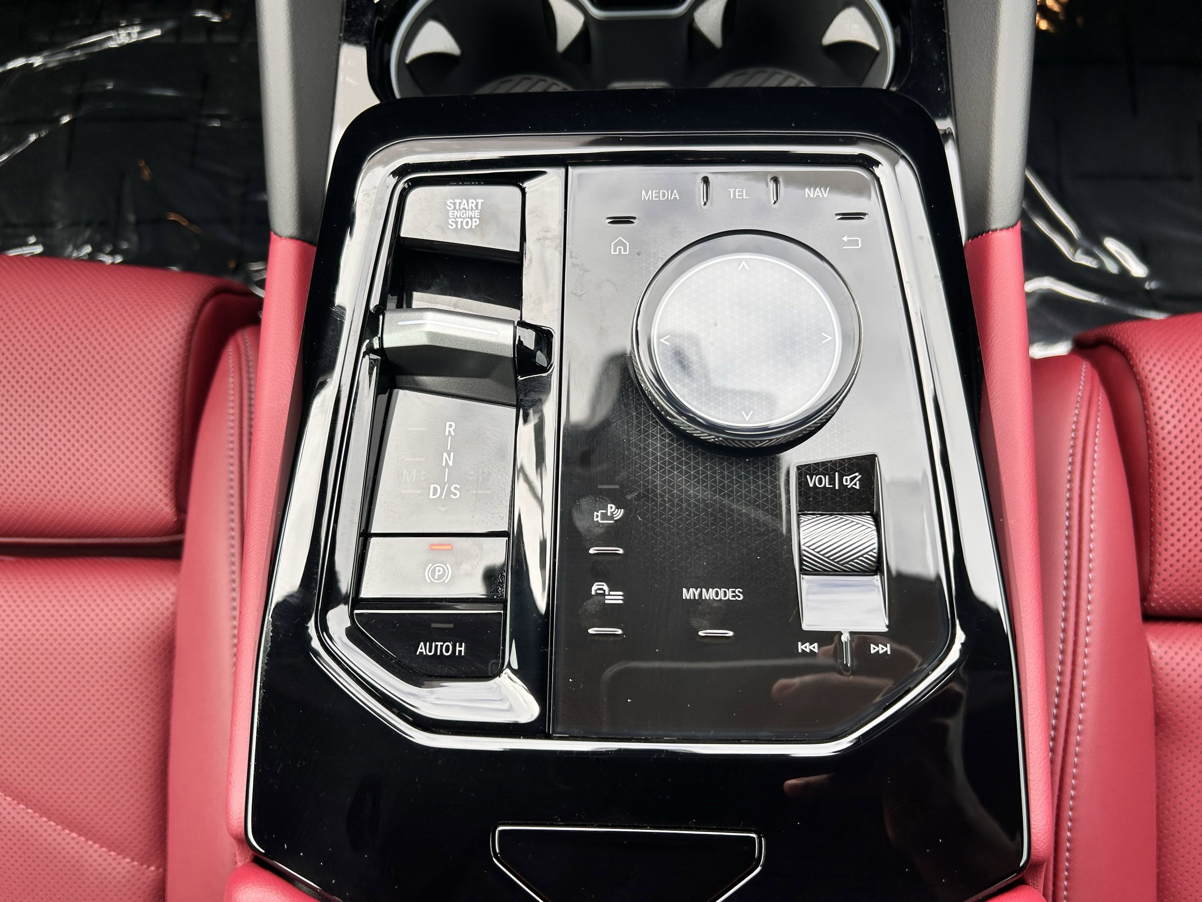 Used 2025 BMW 530i xDrive 530i xDrive w/ M Sport Package image 13