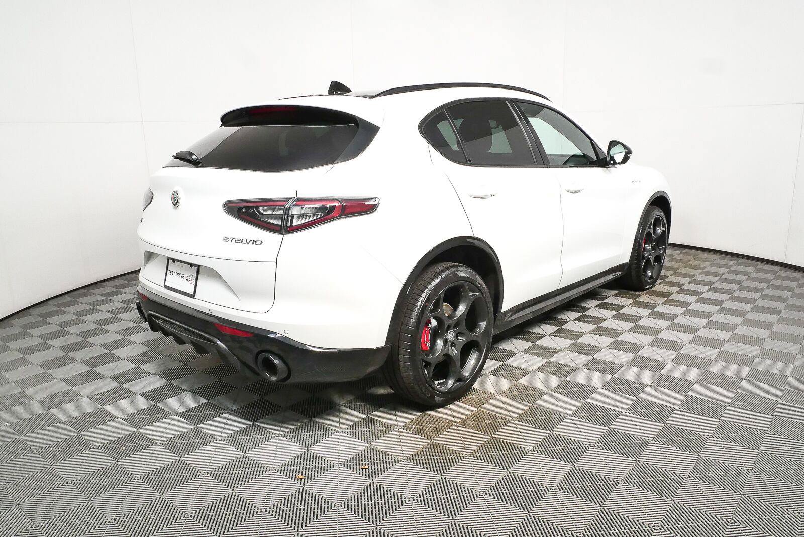 New 2026 Alfa Romeo Stelvio Sprint AWD/4WD image 30