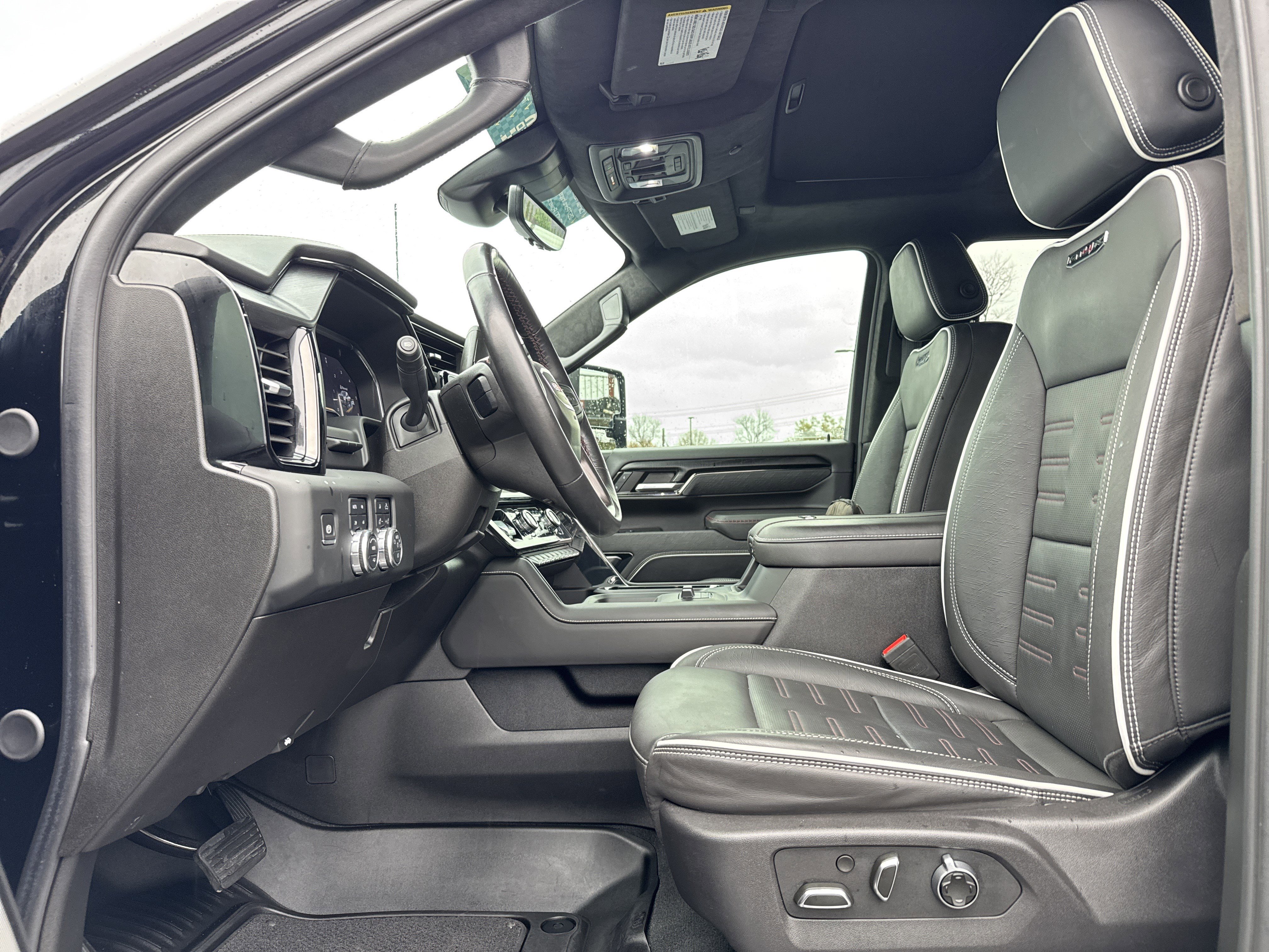 Used 2024 GMC Sierra 2500 AT4X image 16