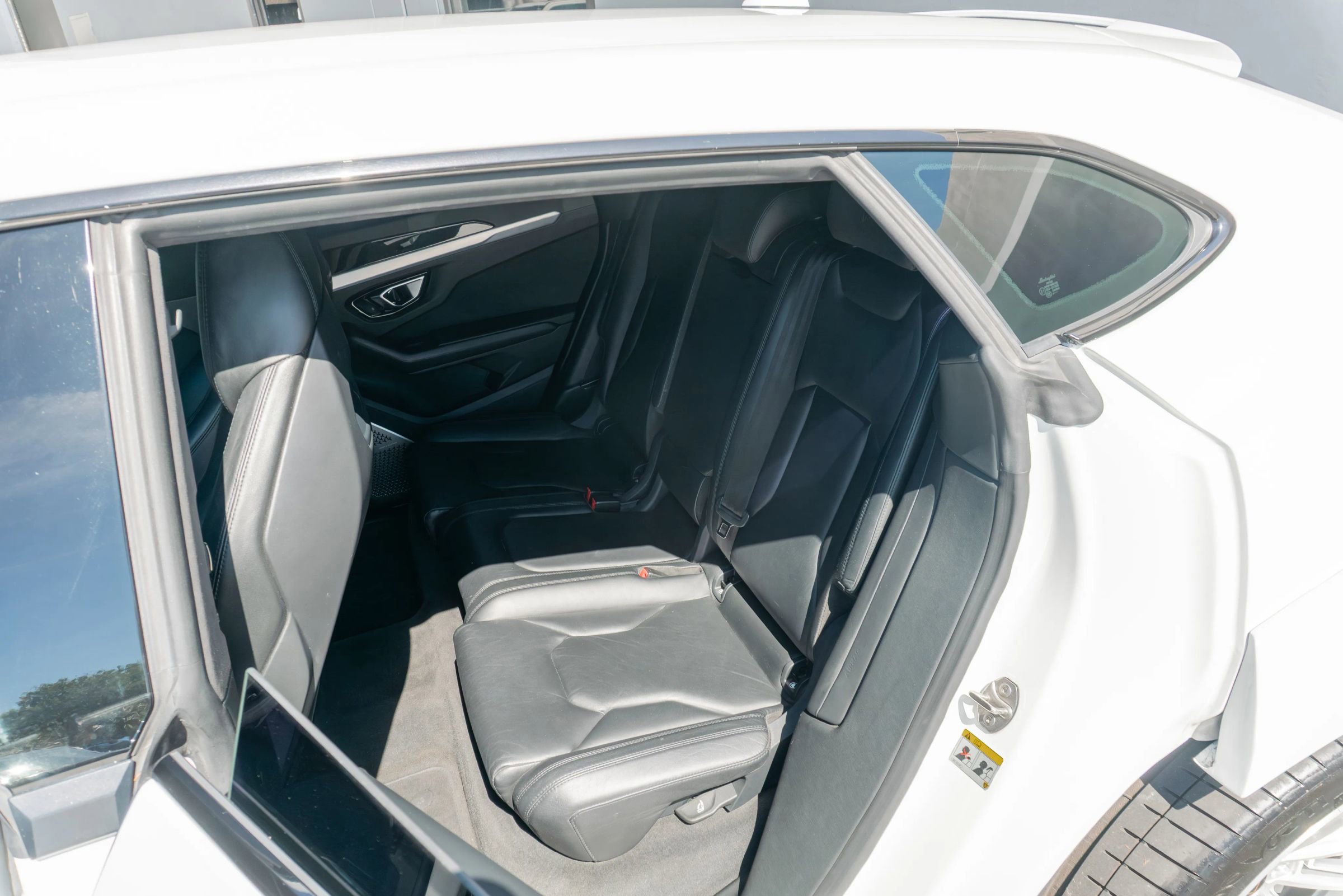 Used 2019 Lamborghini Urus AWD/4WD image 48