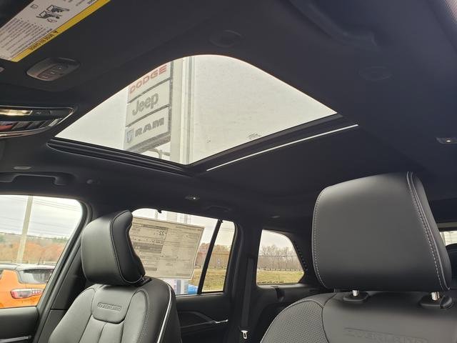 New 2025 Jeep Grand Cherokee Overland w/ Adv Protech Group III image 18