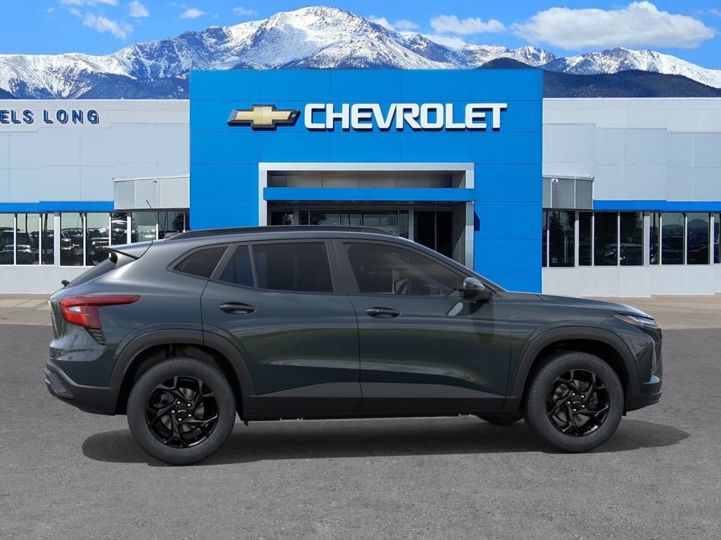 New 2026 Chevrolet Trax LT w/ Midnight Edition FWD image 5