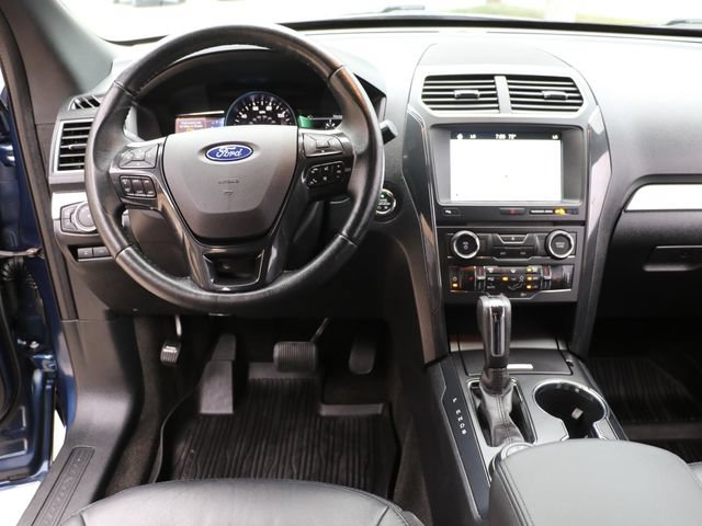 Used 2017 Ford Explorer XLT w/ Equipment Group 202A AWD/4WD image 17
