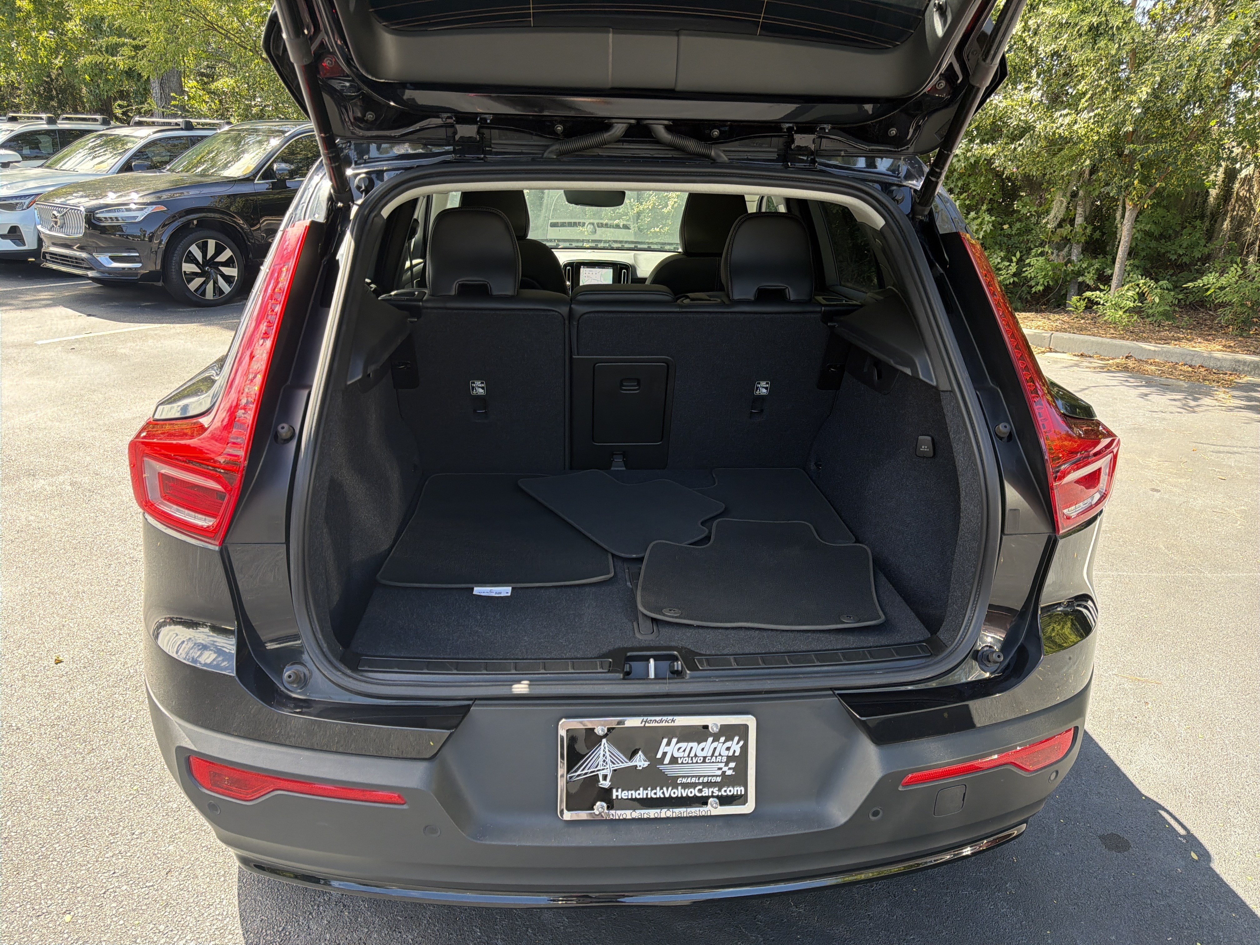 Used 2025 Volvo XC40 B5 Plus AWD/4WD image 34