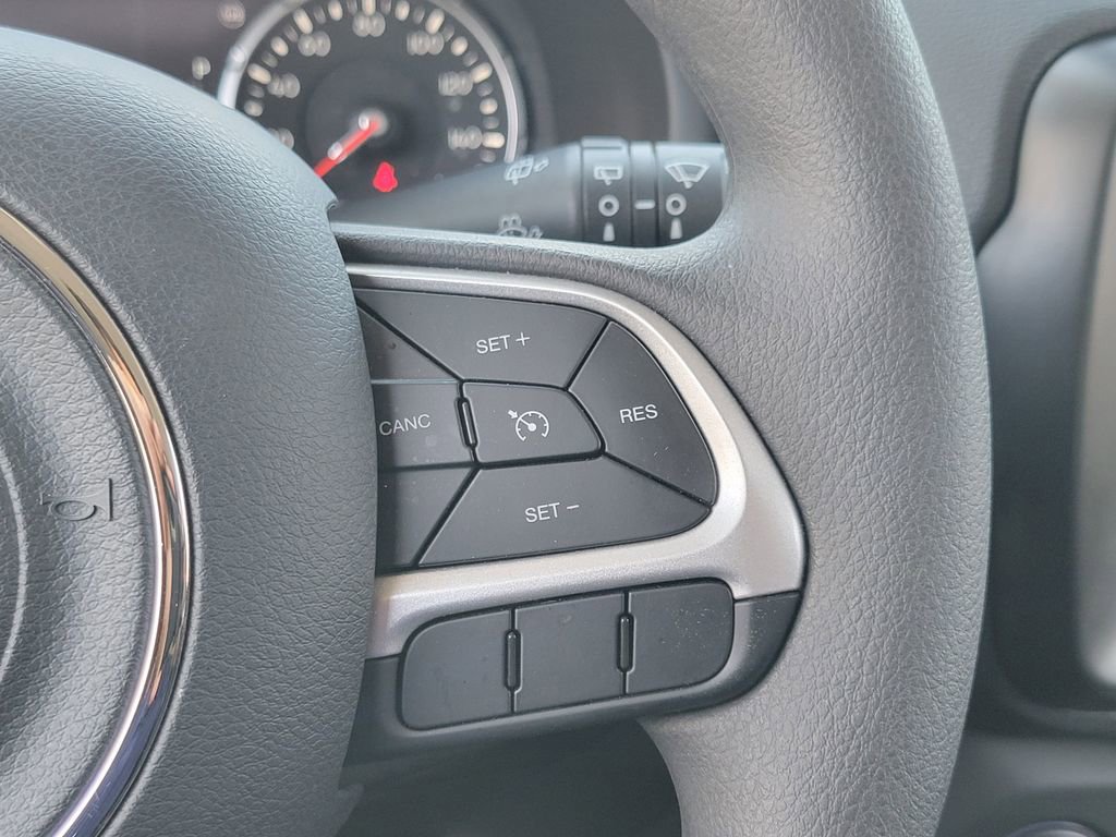 Used 2023 Jeep Renegade Latitude AWD/4WD image 6