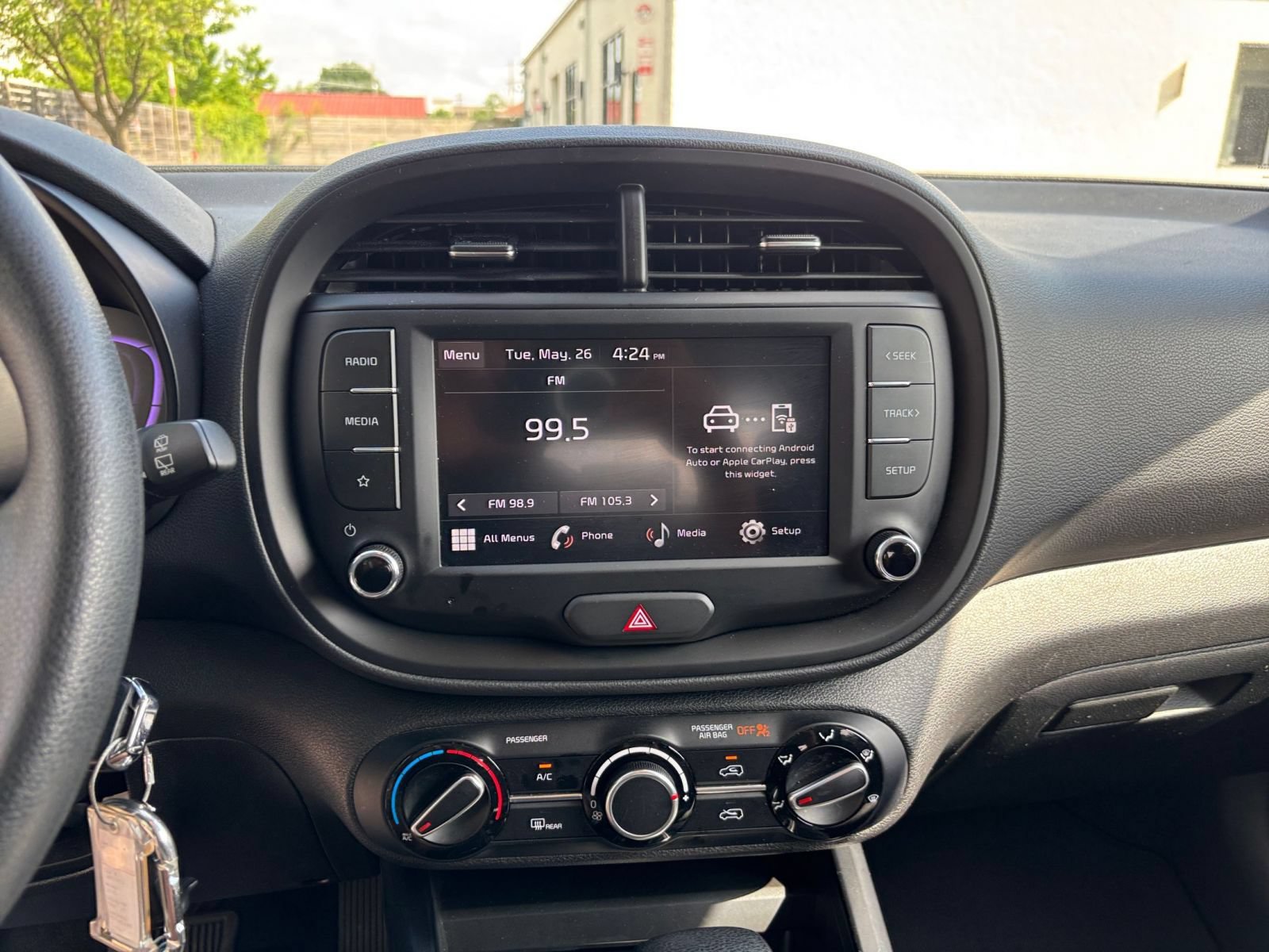 Used 2025 Kia Soul LX w/ LX Technology Package FWD image 20