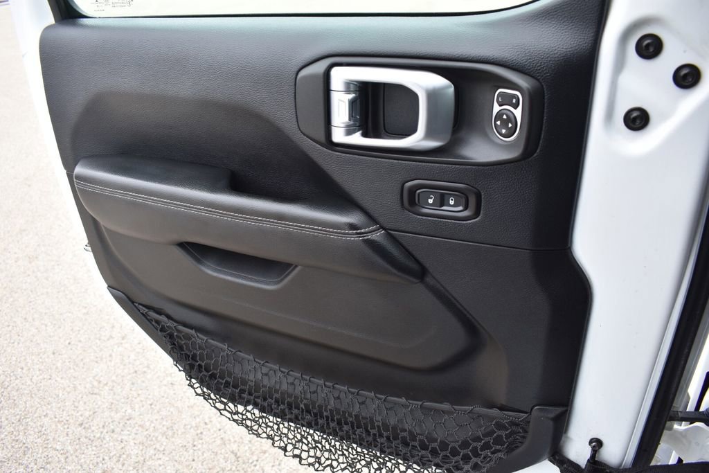 Used 2018 Jeep Wrangler Unlimited Sahara image 37