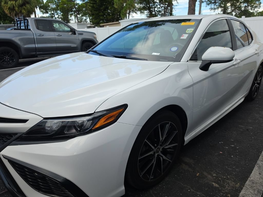 Used 2021 Toyota Camry SE FWD image 7