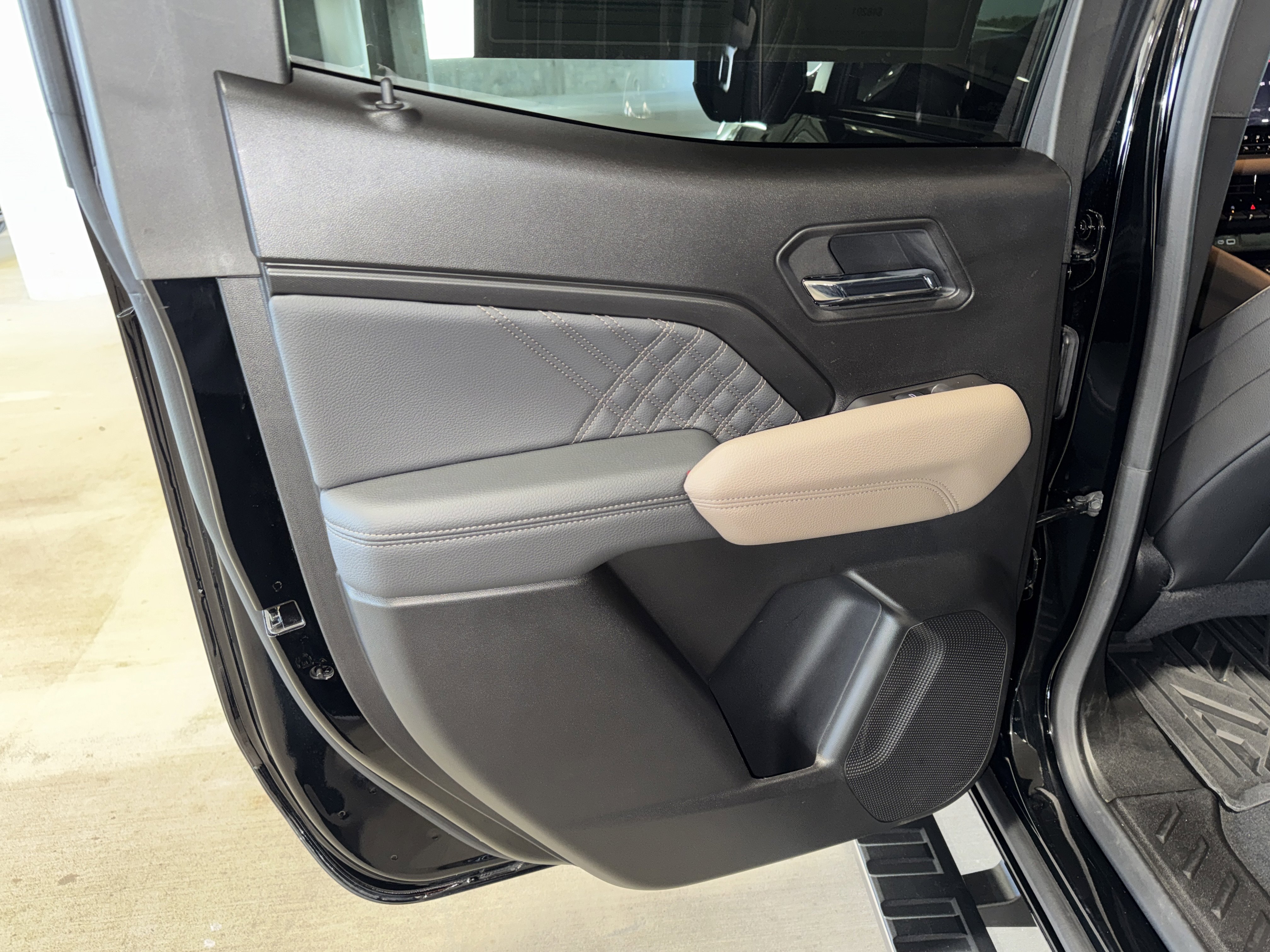 Used 2025 GMC Canyon Denali image 15