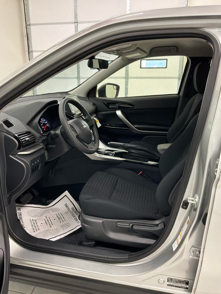 New 2025 Mitsubishi Eclipse Cross LE AWD/4WD image 11