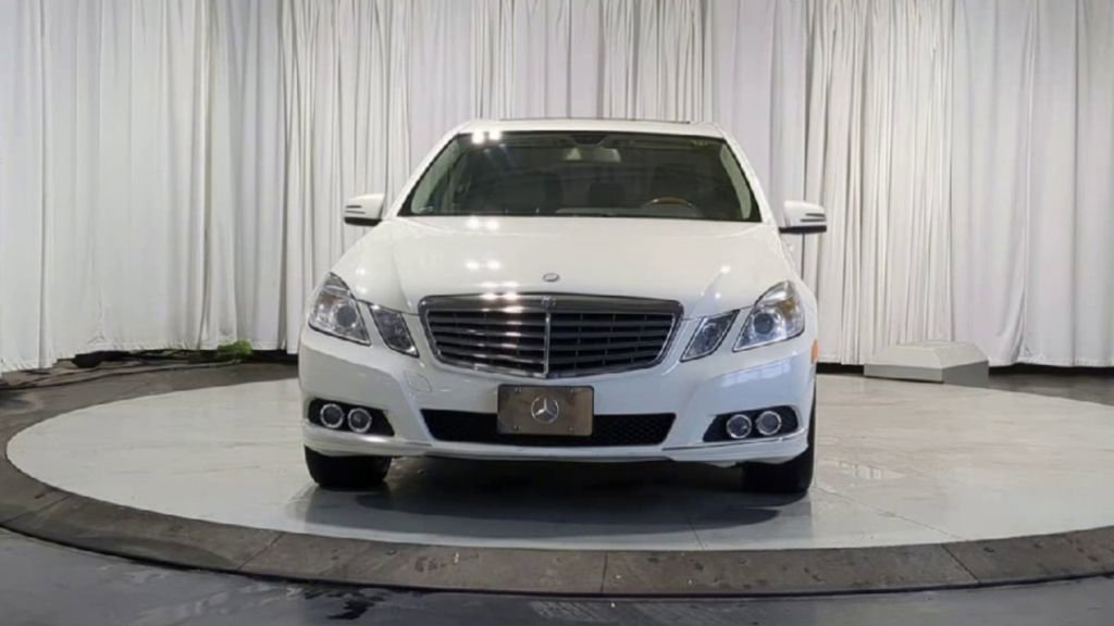 Used 2011 Mercedes-Benz E 350 4MATIC Sedan video 3