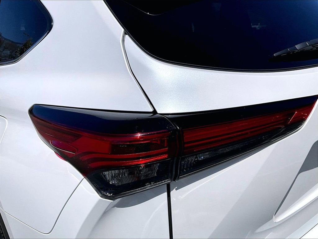 Used 2023 Toyota Highlander XLE AWD/4WD image 35