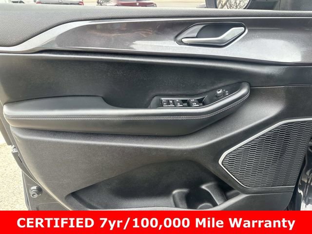 Certified 2022 Jeep Grand Cherokee L Laredo w/ Luxury Tech Group I AWD/4WD image 17