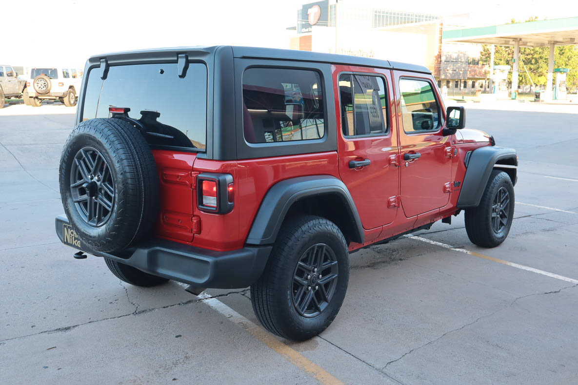 Used 2025 Jeep Wrangler Unlimited Sport AWD/4WD image 5