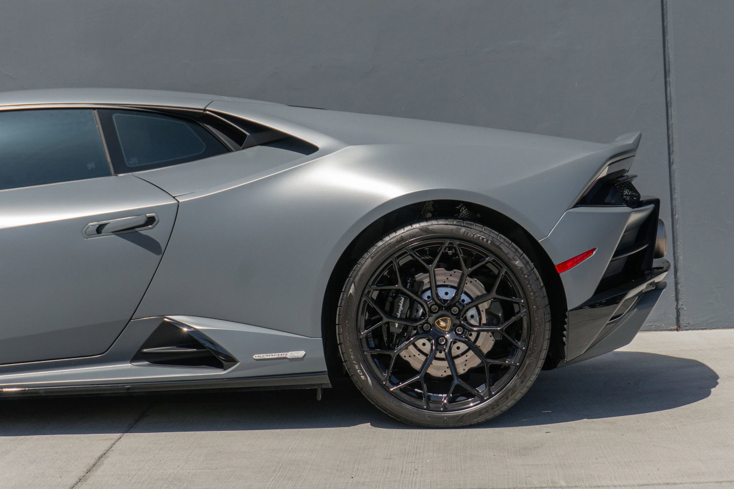 Used 2022 Lamborghini Huracan EVO RWD image 18