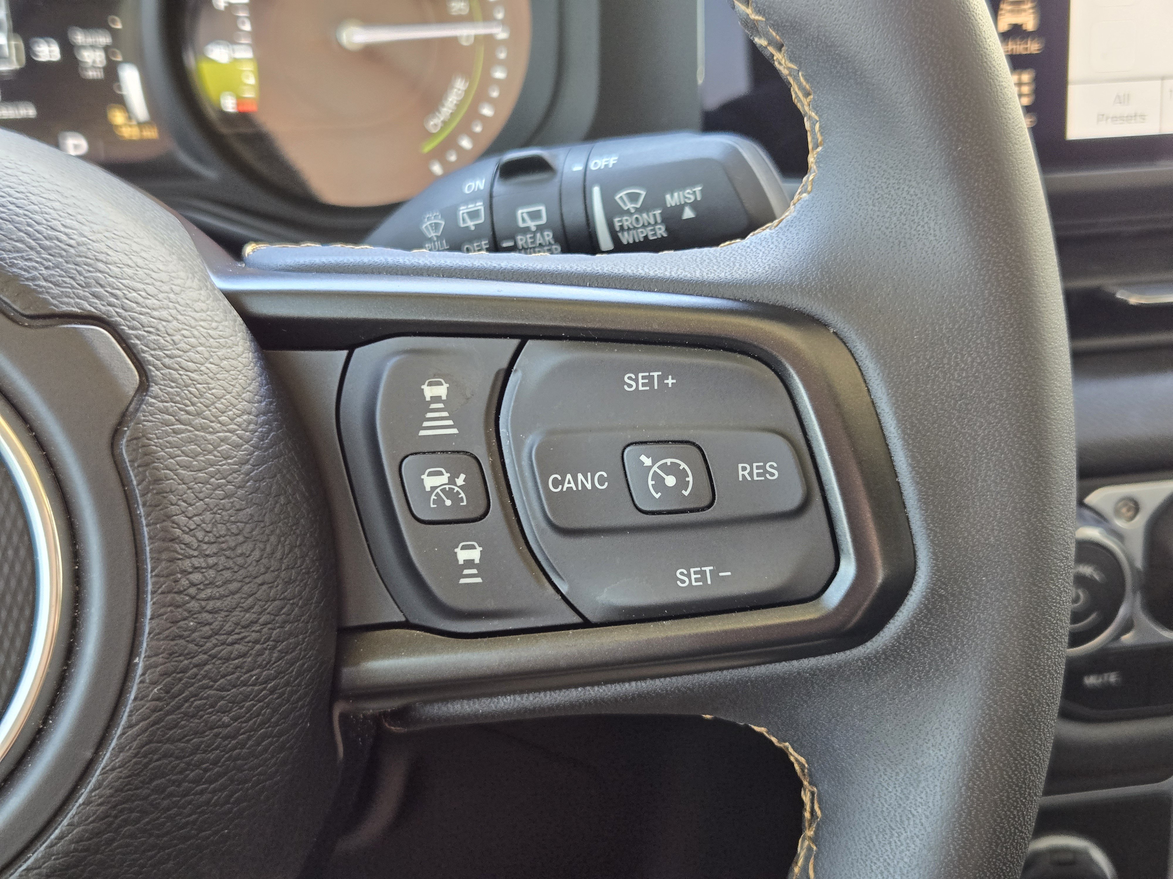Used 2024 Jeep Wrangler Unlimited AWD/4WD image 29
