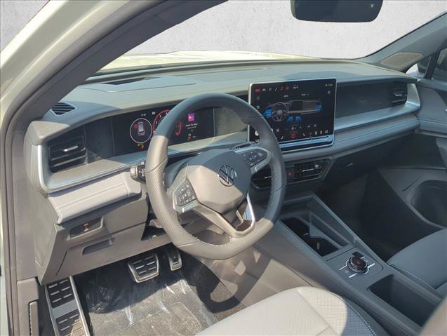New 2026 Volkswagen Tiguan SE R-Line FWD image 17