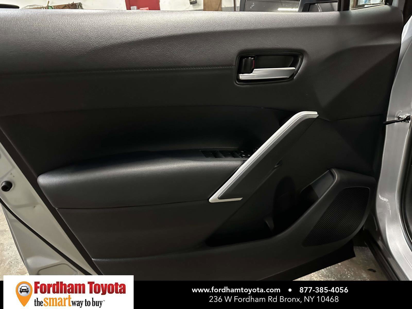 Used 2025 Toyota Corolla Cross XLE image 16